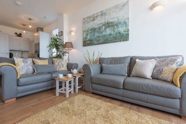 Apartment (1 Bedroom) | Living room
