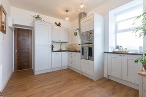 Apartment (1 Bedroom) | Private kitchen