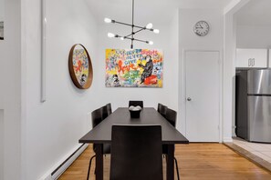 In-room dining -  Liv MTL - Avenue (Montreal)