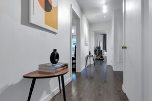 Premium Triple Room, 3 Bedrooms, Pets Allowed, City View (Avenue Central Suite 1277) | 3 bedrooms, Egyptian cotton sheets, premium bedding, down comforters -  Liv MTL - Avenue (Montreal)