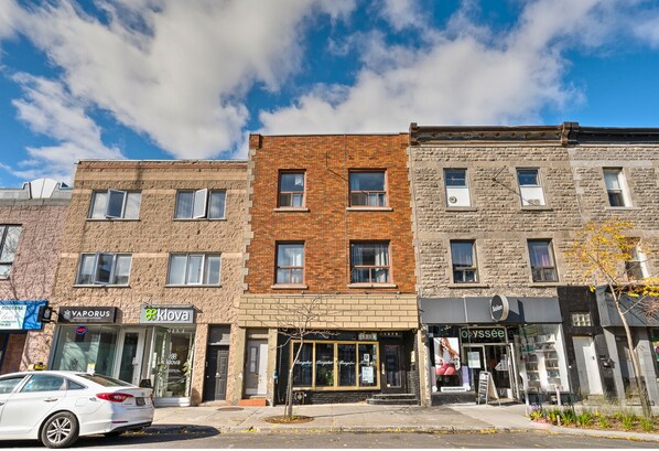 Mặt tiền nơi lưu trú