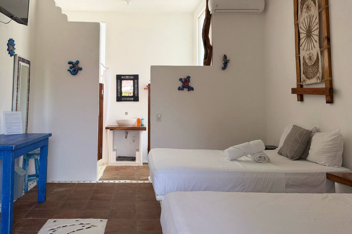 Comfort Quadruple Room | WiFi (free), bed sheets