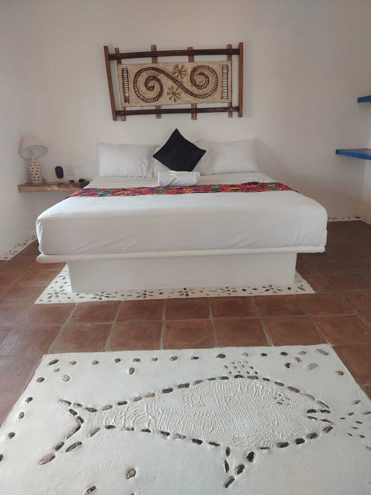 标准房 | 特色装修、特色家居、办公桌、笔记本电脑工作区