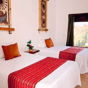 Habitación cuádruple básica, 2 camas dobles, no fumadores | Wifi gratis y ropa de cama