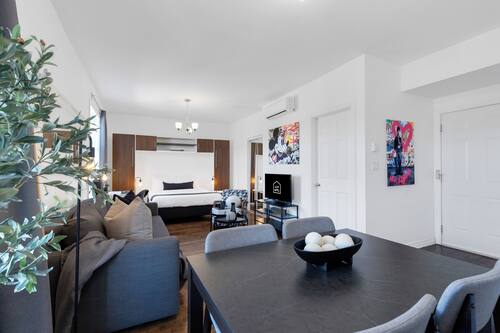Studio Deluxe, 1 grand lit et 1 canapé-lit, patio, vue sur la ville (Mont-Royal 301) | Vue de la chambre