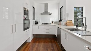 Oven, dishwasher - 16 Maher Terrace - Beautiful Holiday Home That Offers the Perfect Family Destination (Sunshine Beach)
