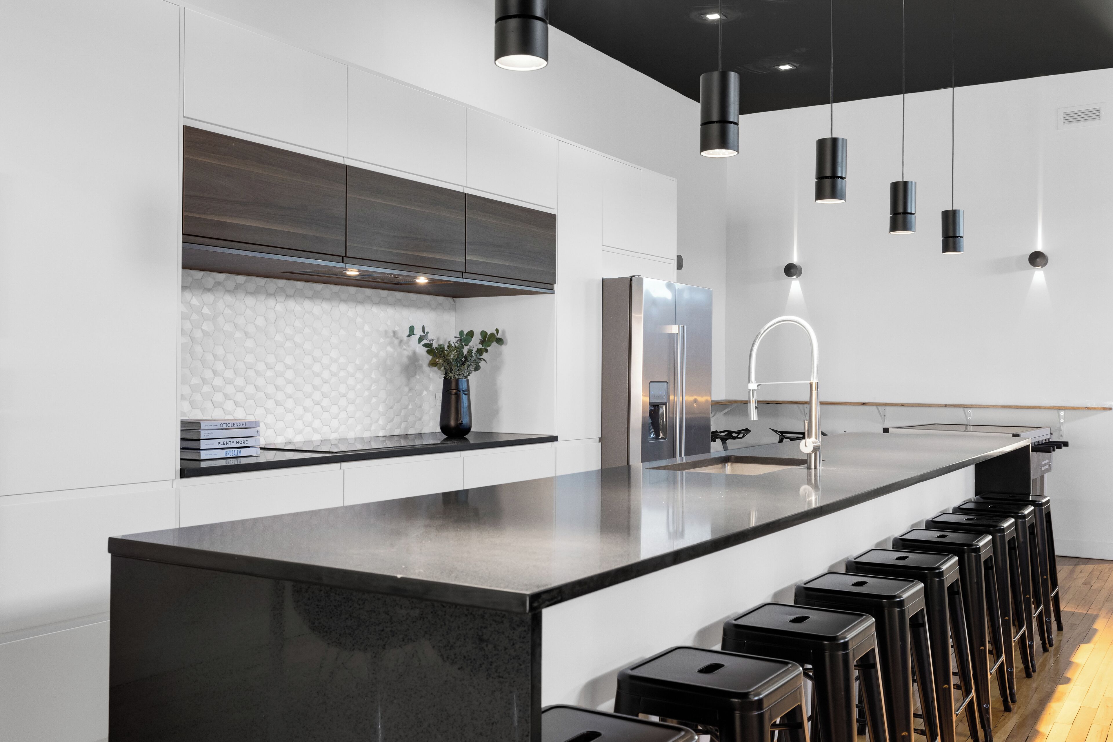 Premium penthouse, meerdere bedden, 2 badkamers, uitzicht op stad (with Loft Plaza 200) | Privékeuken | Een koelkast/vriezer, een magnetron, een oven, een kookplaat