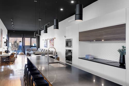 Penthouse Premium, varias camas, 2 baños, vista a la ciudad (with Loft Plaza 200) | Cocina privada | Refrigerador con congelador, microondas, horno y parrilla de estufa