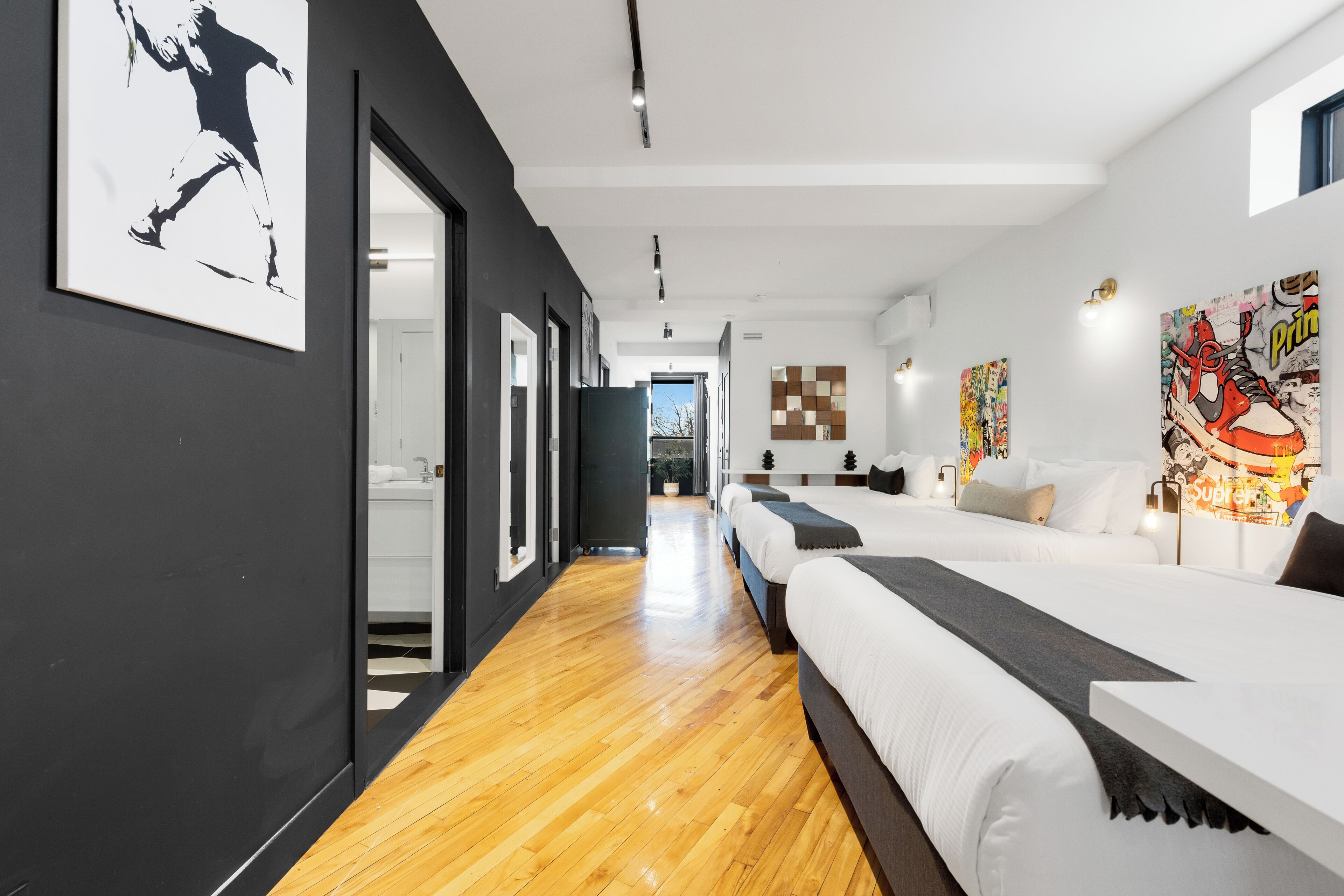 Superior penthouse, meerdere bedden, 2 badkamers, uitzicht op stad (with Loft Plaza 300) | Woonruimte | Een smart-tv, een open haard, tafelvoetbal en vloerverwarming