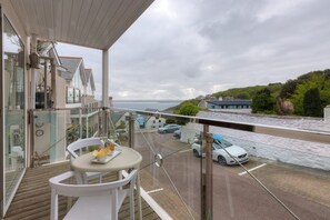 Apartment (2 Bedrooms) | Balcony