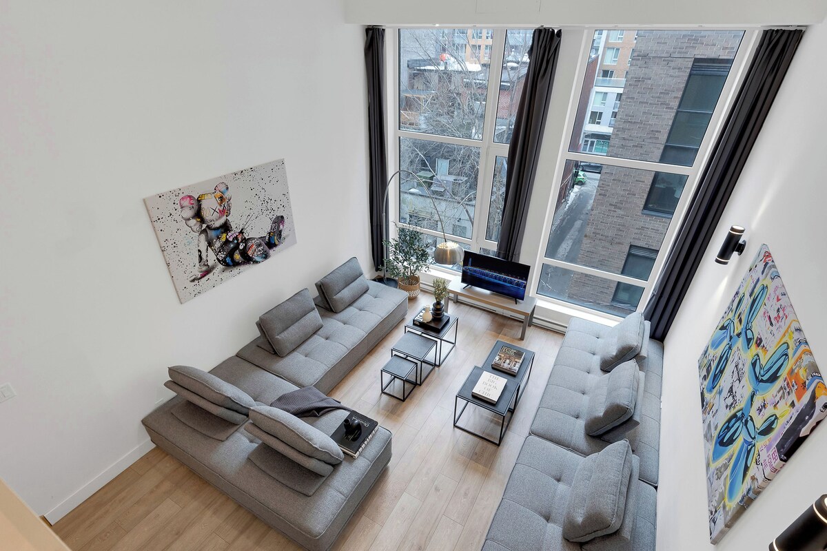 Superior Duplex, Multiple Beds, City View (Duplex Downtown 403) | Living area