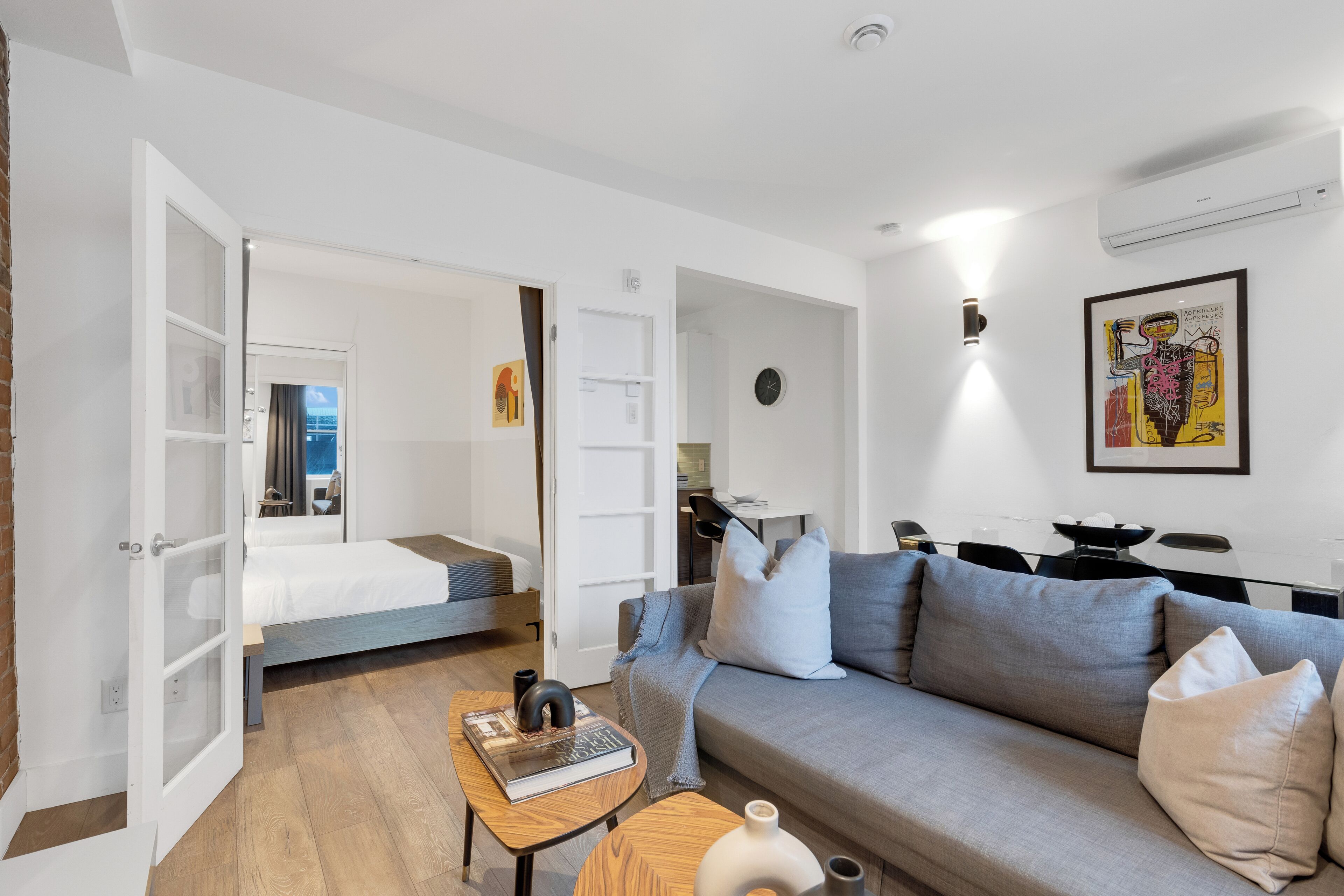 Deluxe Apartment, 2 Bedrooms, City View (Downtown 402) | Living area | 49-inch Smart TV with digital channels, TV, offices