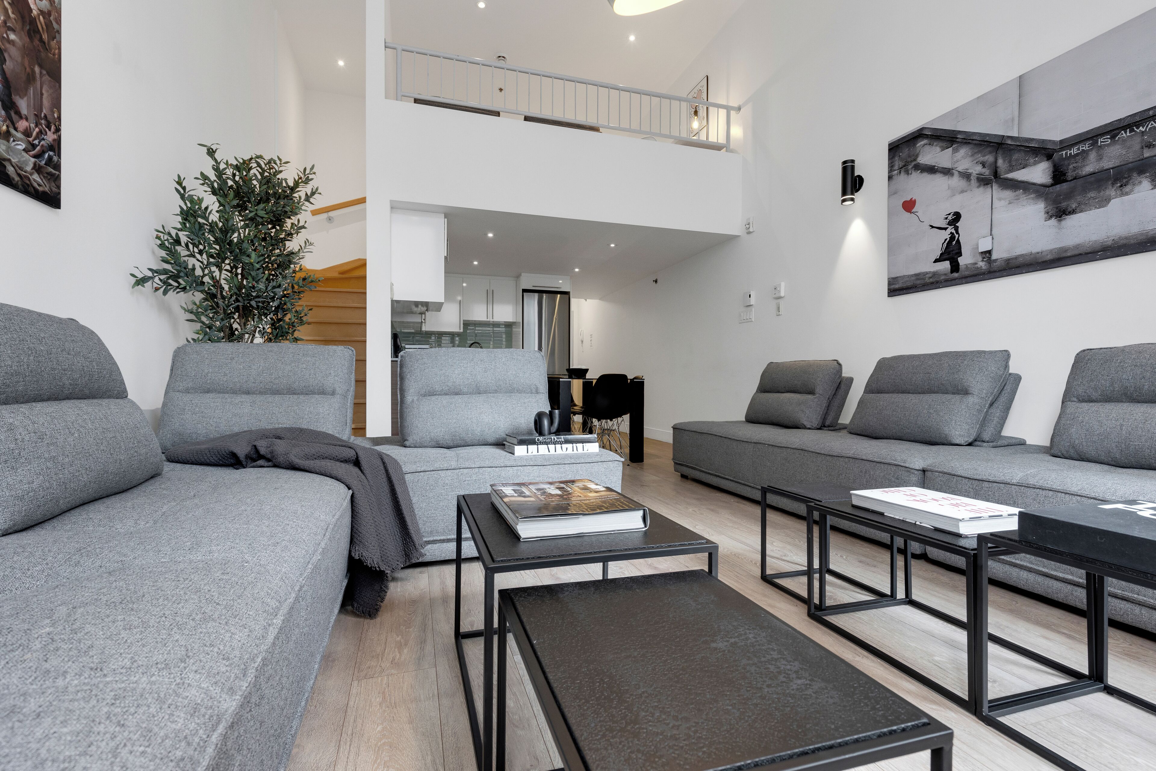 Superior Duplex, Multiple Beds, City View (Duplex Downtown 404) | Living area