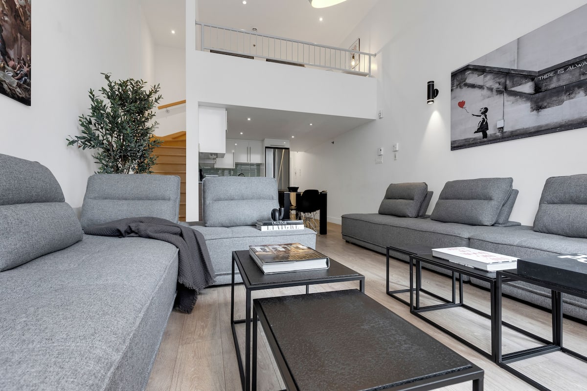 Superior Duplex, Multiple Beds, City View (Duplex Downtown 404) | Living area