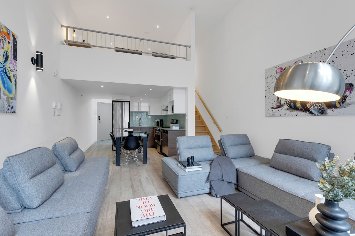 Superior Duplex, Multiple Beds, City View (Duplex Downtown 403) | Living area