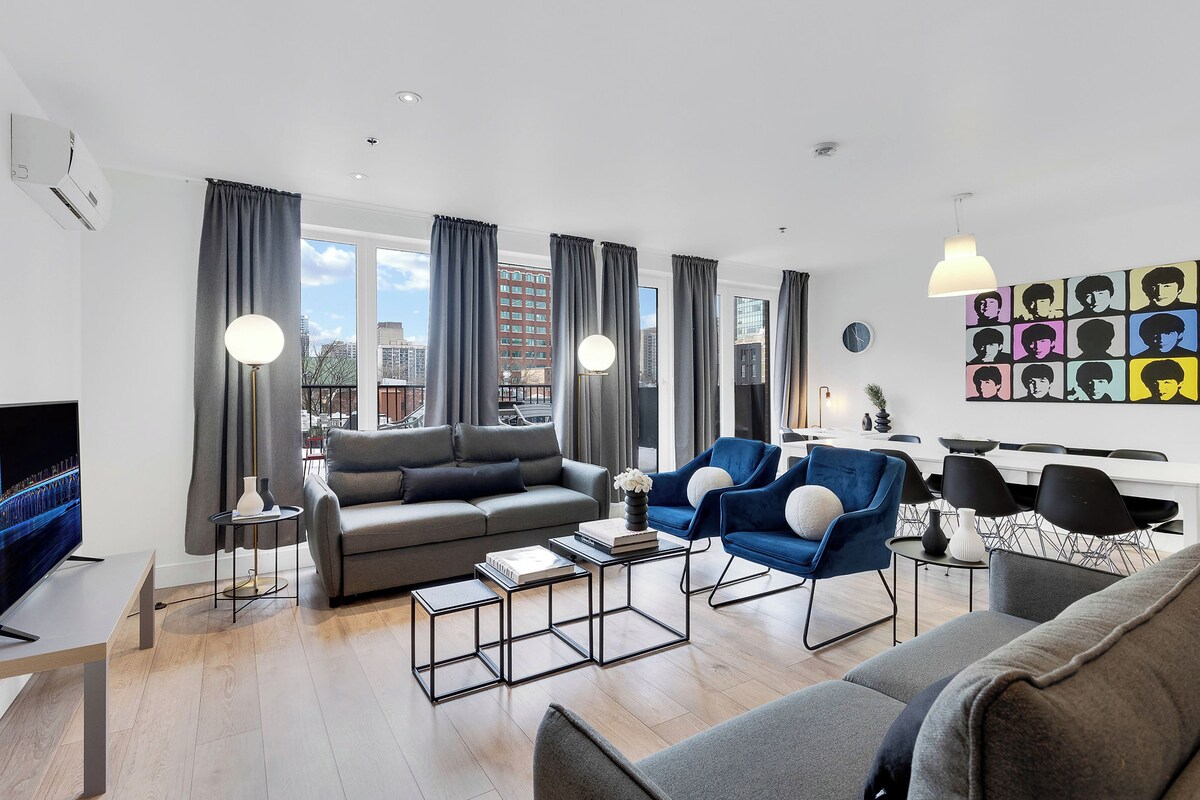 Premium Apartment, Multiple Beds, Patio, City View (Duplex Downtown 503) | Living area