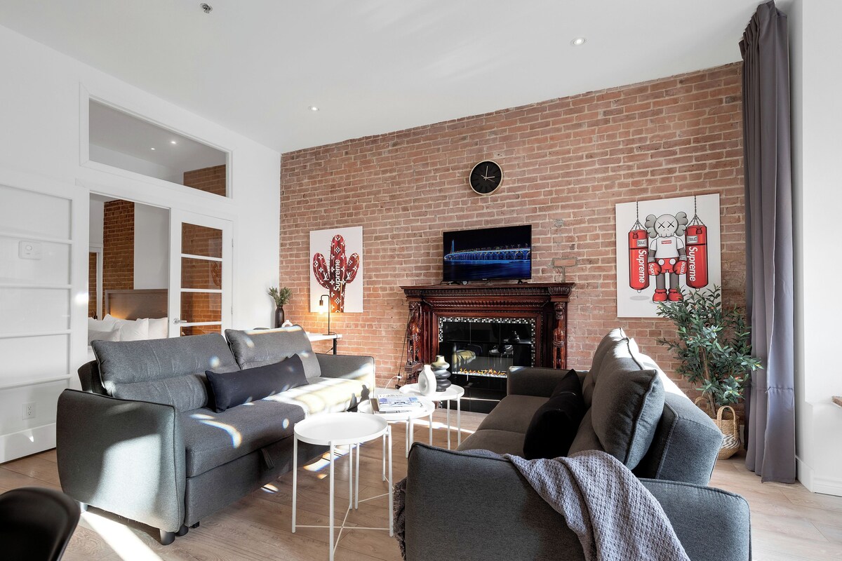 Superior Apartment, Multiple Beds, Fireplace, City View (Downtown 301) | Living area