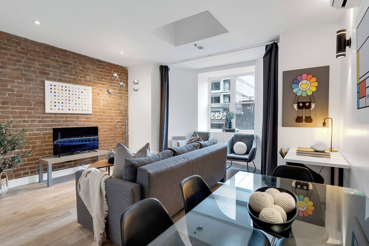 Deluxe Apartment, 2 Bedrooms, City View (Downtown 401) | Living area
