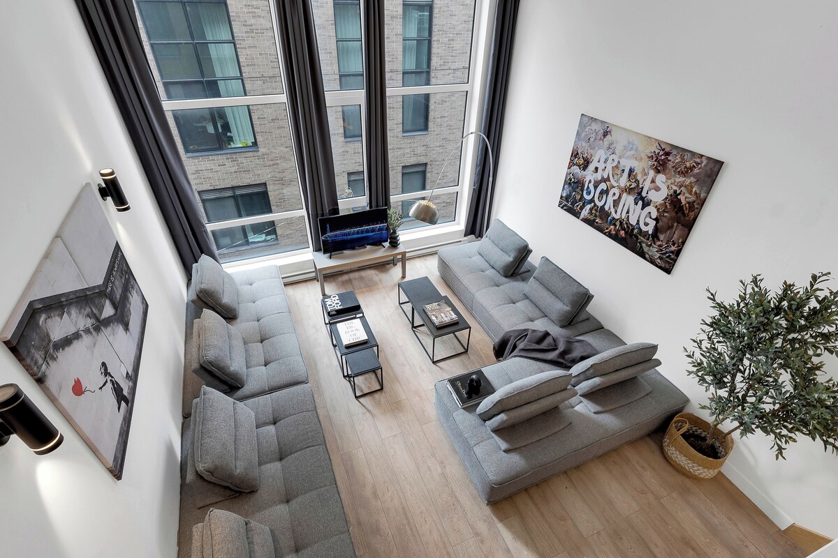 Superior Duplex, Multiple Beds, City View (Duplex Downtown 404) | Living area