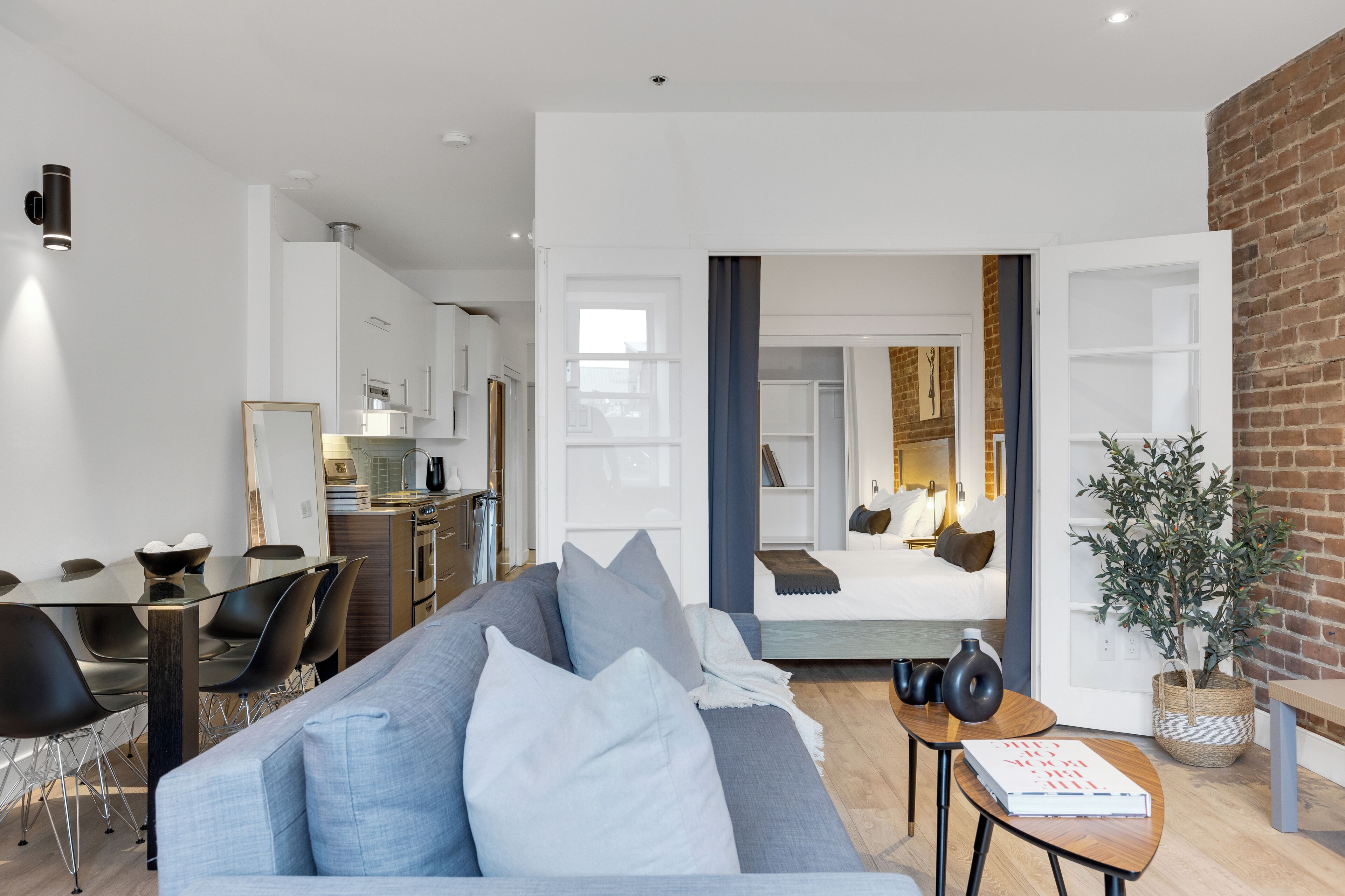 Deluxe Apartment, 2 Bedrooms, City View (Downtown 401) | Living area | 49-inch Smart TV with digital channels, TV, offices