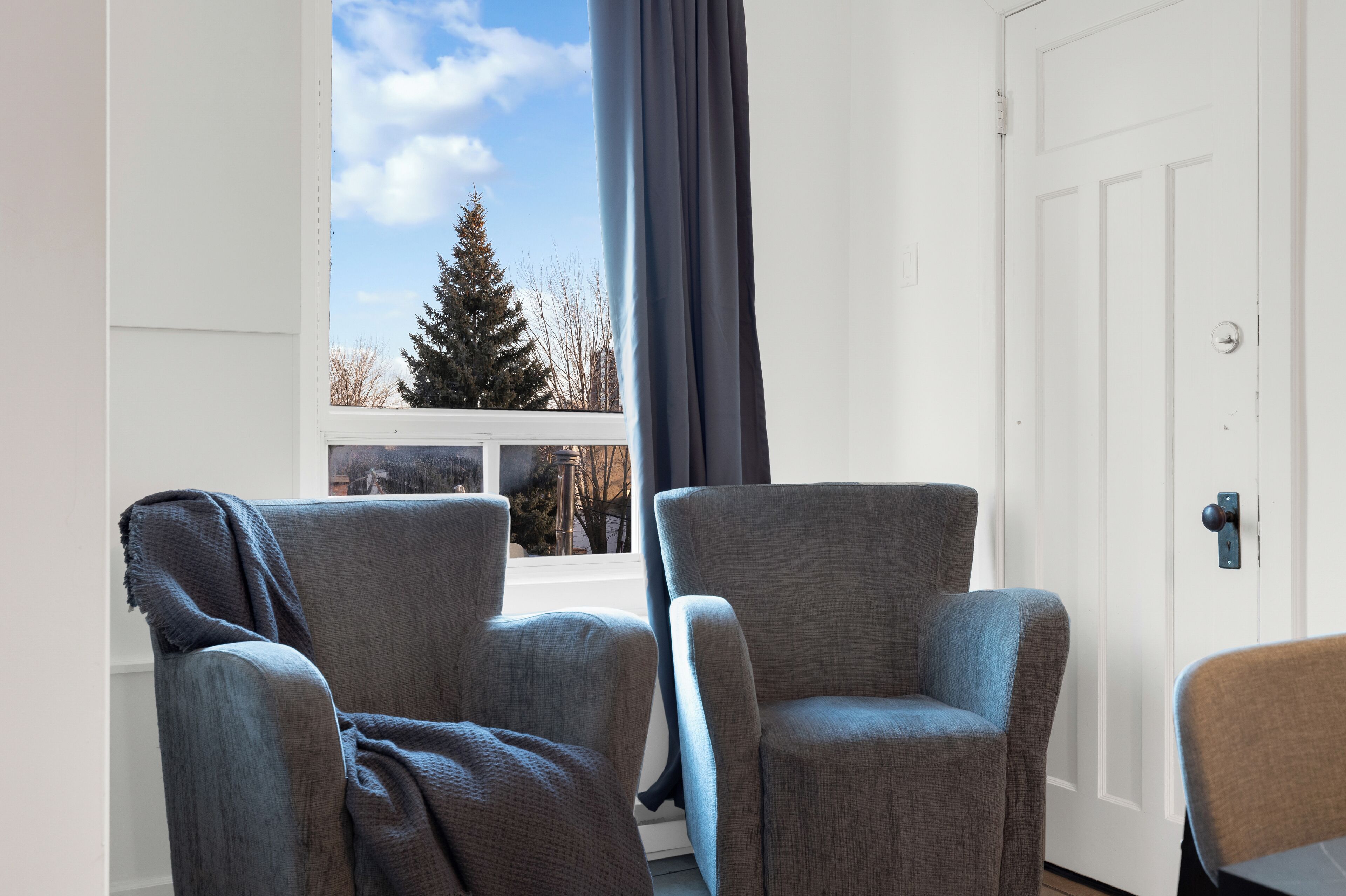 Premium Apartment, 4 Bedrooms, Pets Allowed, City View (The CH3 - Suite 2) | Living area | 60-inch Smart TV with digital channels, TV, Netflix