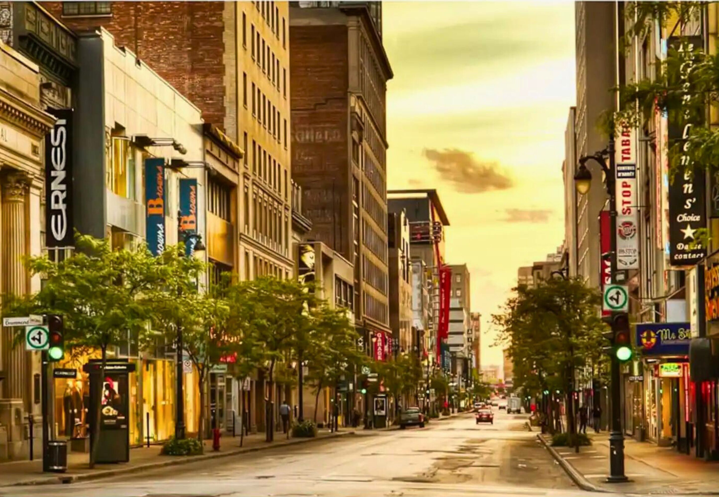 واجهة المنشأة - في المساء/الليل