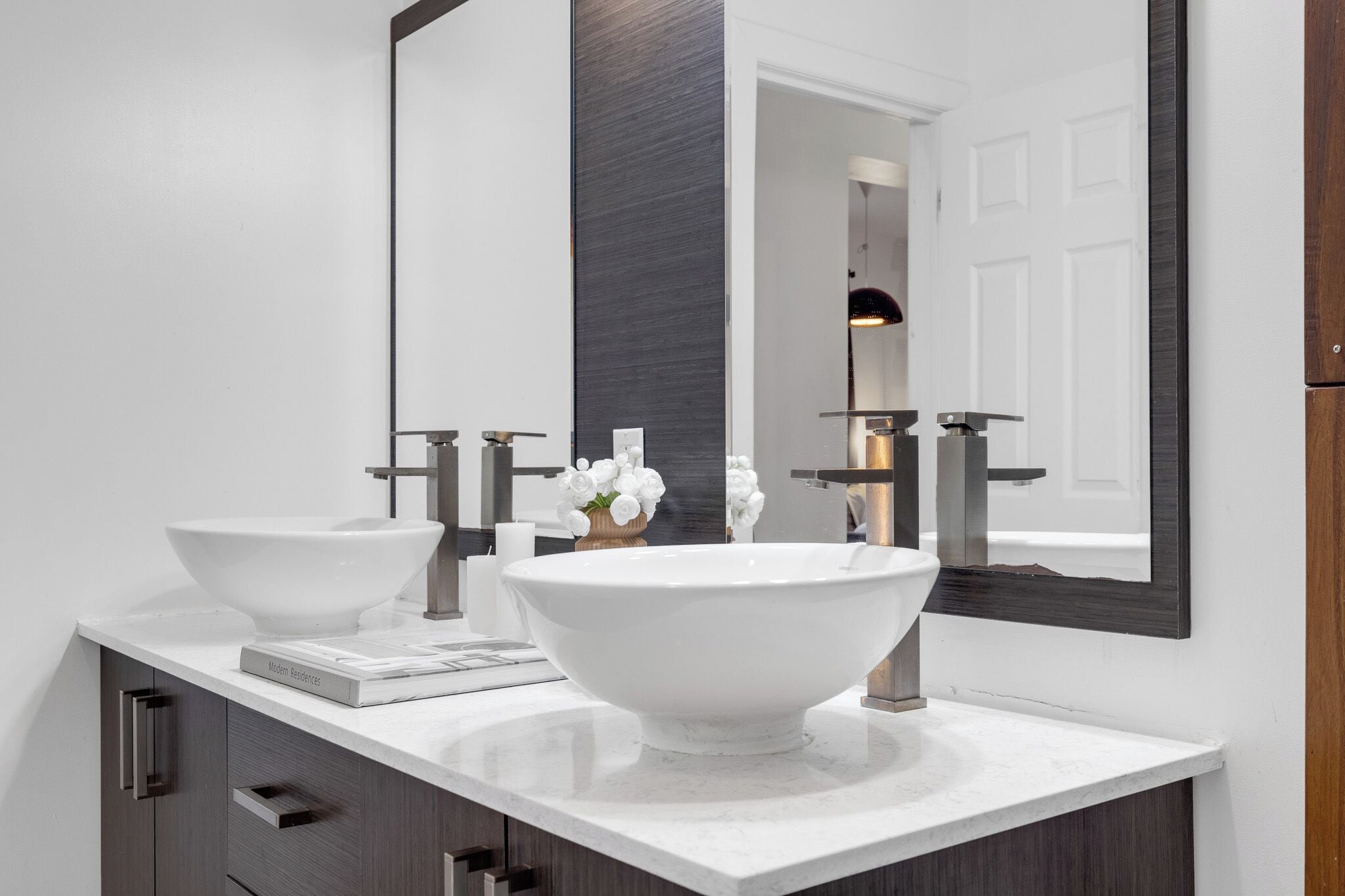 Appartement Prestige, 4 chambres, animaux de compagnie acceptés, vue sur la ville (Chic-2) | Salle de bain | Ensemble baignoire-douche, articles de toilette griffés