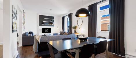 Lägenhet Premium - 4 sovrum - husdjur tillåtna - utsikt mot staden (The CH3 - Suite 3) | Matservice på rummet