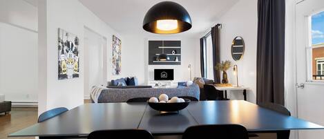 Appartement Premium, 4 chambres, animaux de compagnie acceptés, vue ville (The CH3 - Suite 3) | Restauration dans la chambre