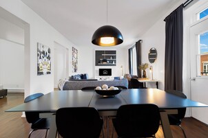 Appartement Premium, 4 chambres, animaux de compagnie acceptés, vue ville (Chic-3) | Restauration dans la chambre