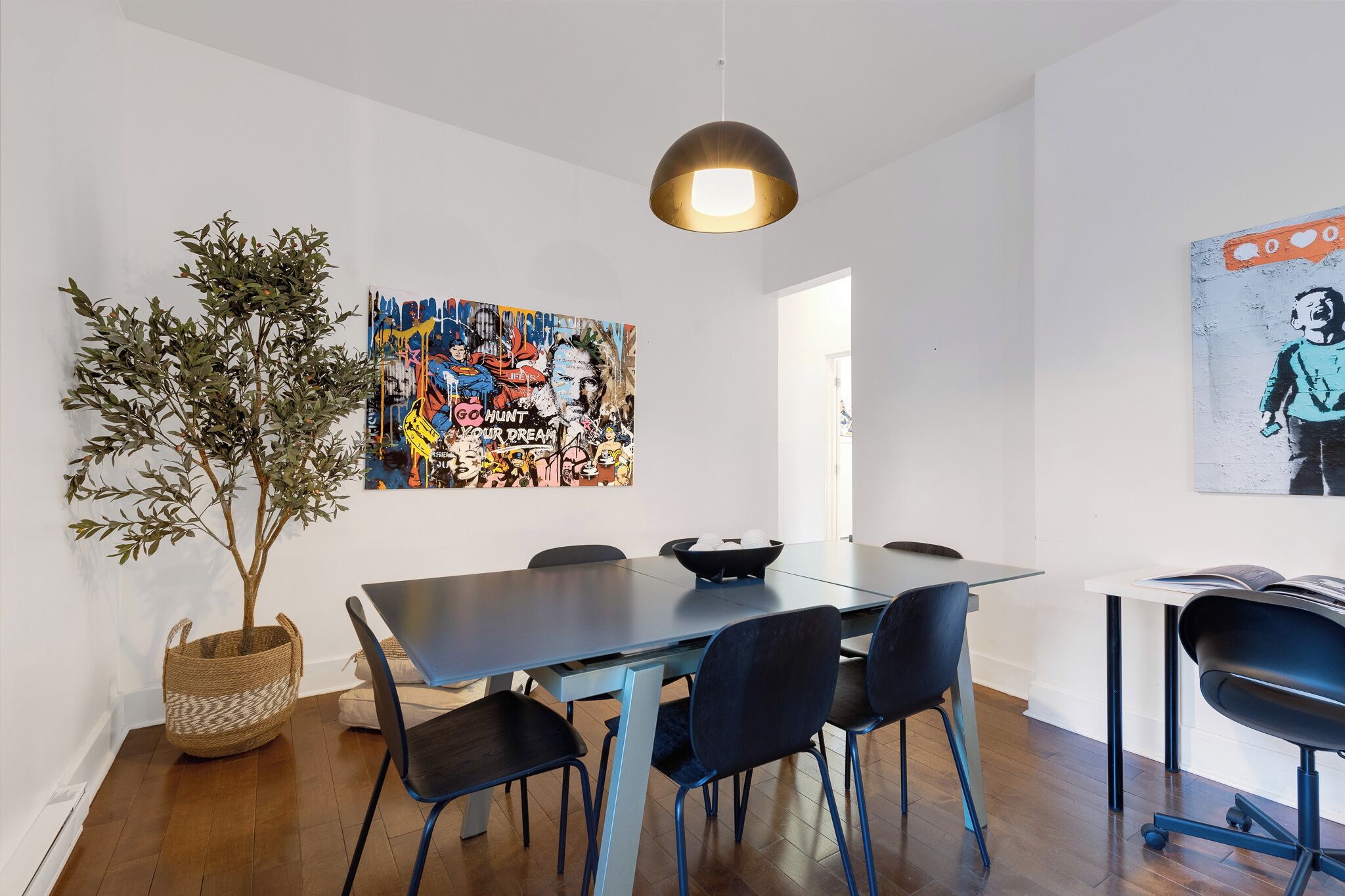 Premium Apartment, 4 Bedrooms, Pets Allowed, City View (Chic-2) | In-room dining