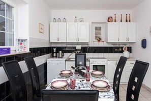 Villa (Four Bedroom House with Terrace) | Cuisine privée