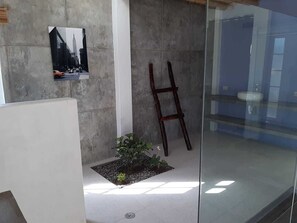 Shower, rainfall showerhead, towels - Ica Adventures Hidden Paradise (La Tinguiña)