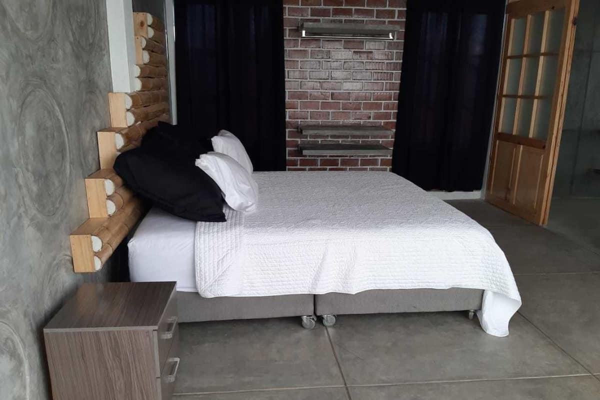 Habitación doble exclusiva | Cortinas blackout, camas extra, wifi gratis y ropa de cama