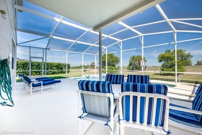 Cozy 5 Bed Pool Home at Highlands Reserve