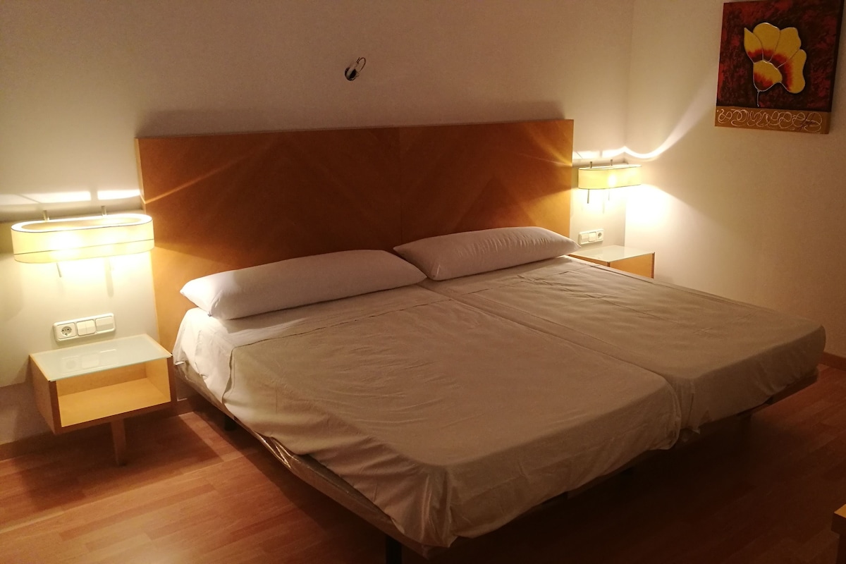 Cofres nos quartos, quartos à prova de som, berços (sobretaxa)
