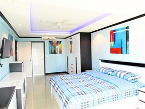 Apartment | 1 bedroom, bed sheets - Sea View 1-bed at Jomtien Beach - Sleeps 2 (Pattaya)
