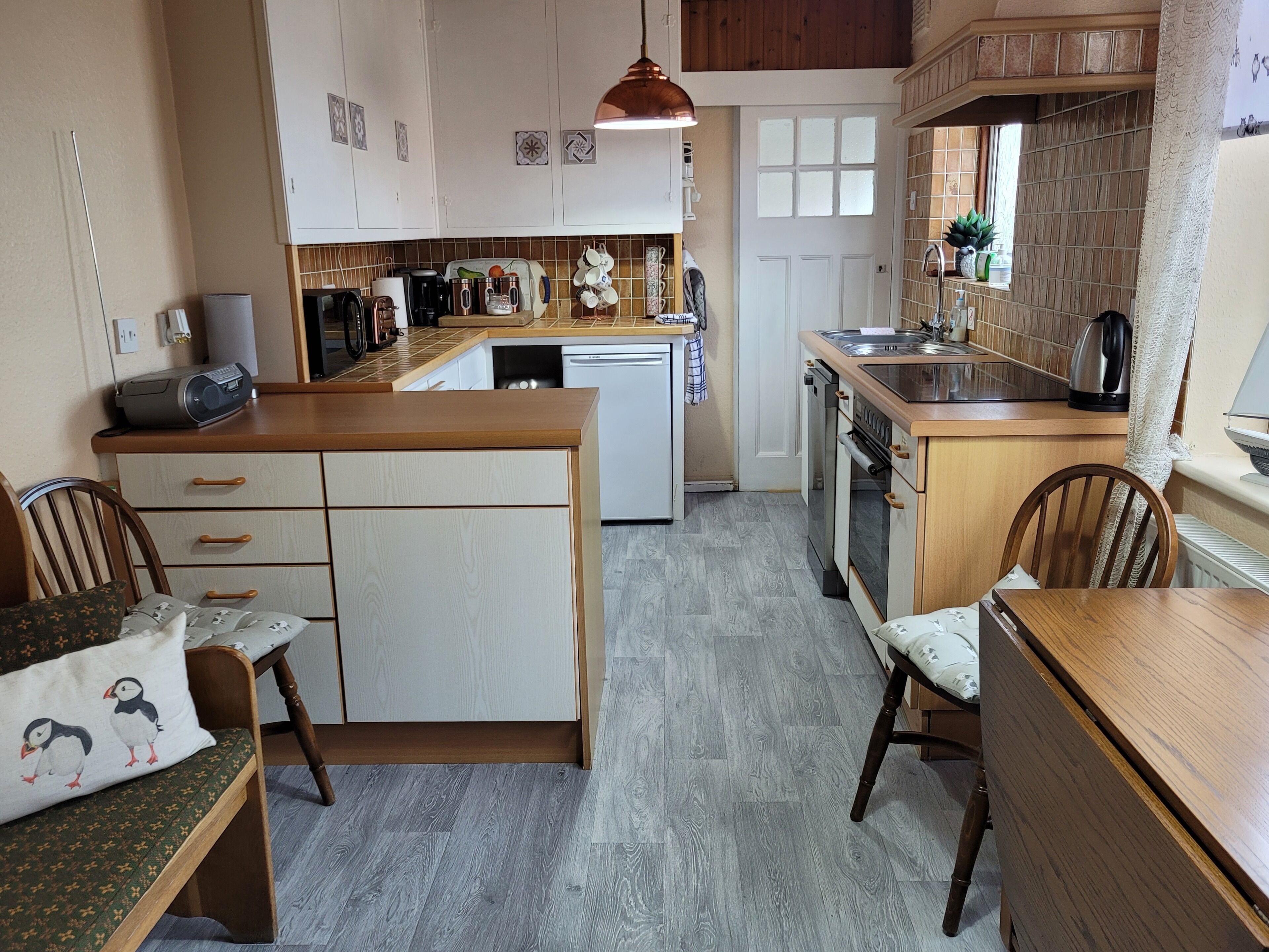 Cottage | Private kitchen | Fridge, microwave, oven, stovetop