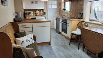 Cottage | Private kitchen | Fridge, microwave, oven, stovetop