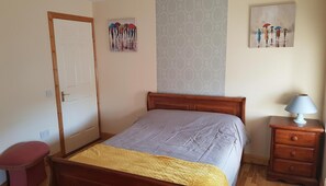 3 bedrooms, iron/ironing board, free WiFi, bed sheets - Apartment Sleeps 7 With Mezzanine (Birr)