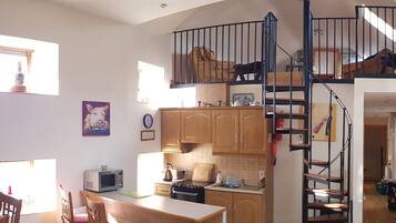 Apartment | 3 bedrooms, iron/ironing board, free WiFi, bed sheets