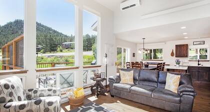 Hawkeye Ridge -- Ev 6189 3 Bedroom Condo by RedAwning