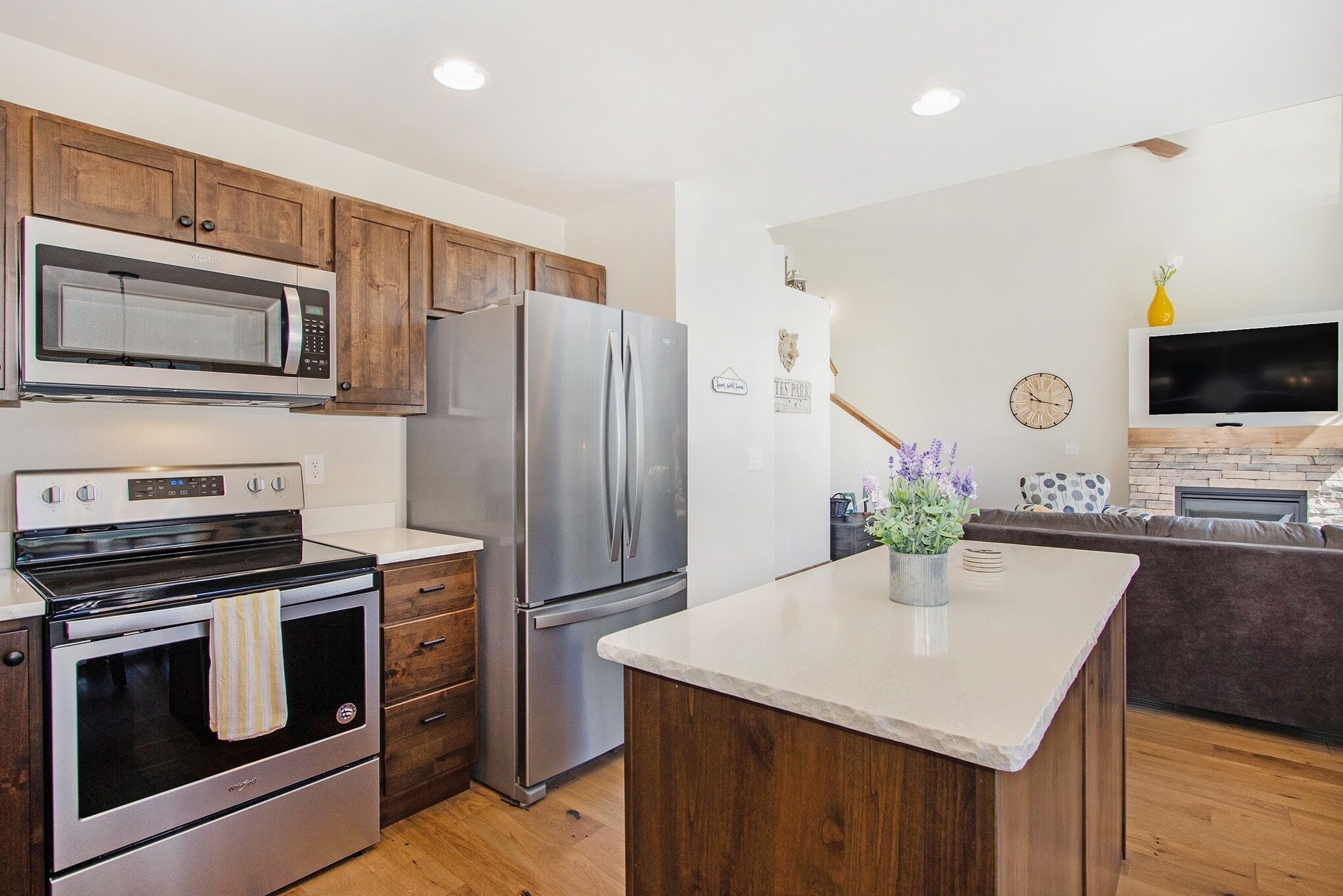 Townhome, 3 Bedrooms | Dapur peribadi | Peti sejuk, ketuhar gelombang mikro, ketuhar 