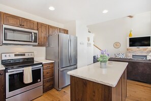 Resortwoning, 3 slaapkamers | Privékeuken | Een koelkast, een magnetron, een oven, een vaatwasser