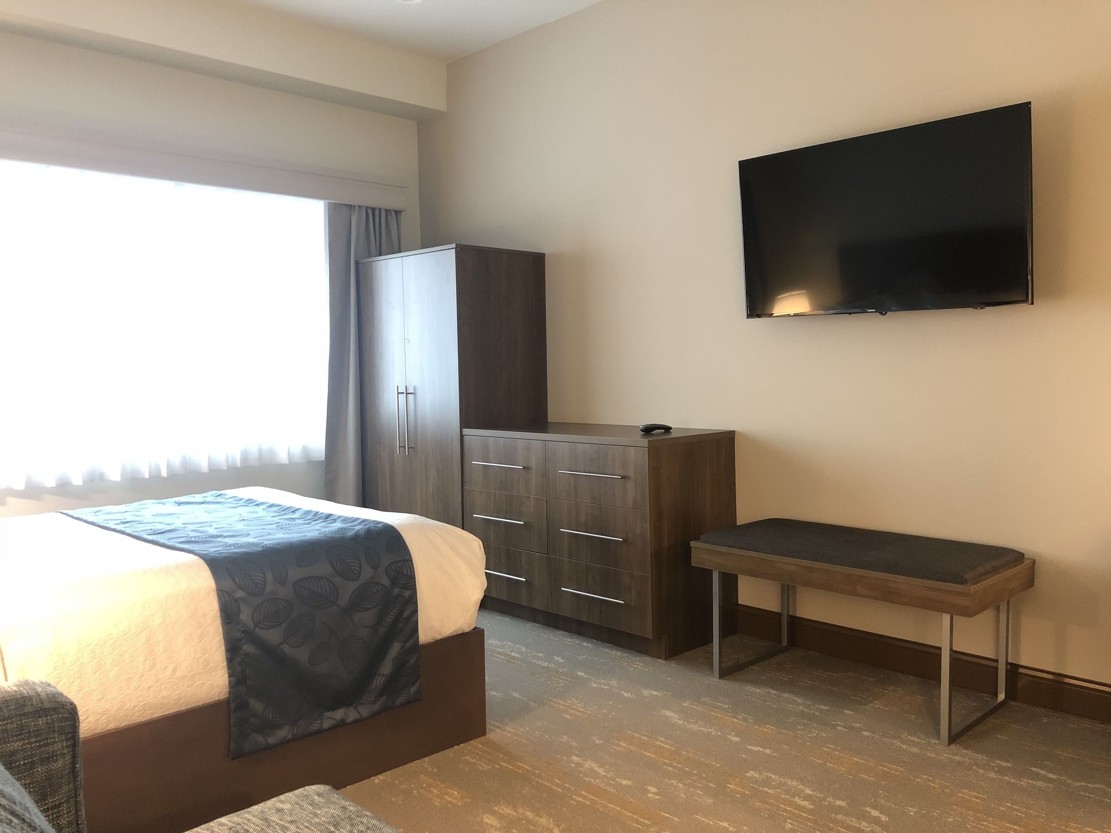 52-inch flat-screen tv with cable channels, tv