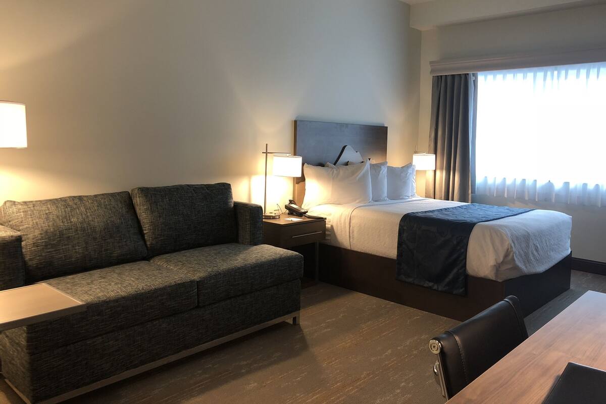 Double Room, 1 Queen Bed with Sofa bed, Mountain View | 1 bedroom, pillow-top beds, in-room safe, desk