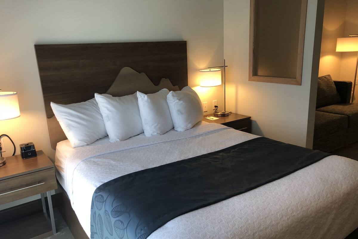 Double Room, 1 Queen Bed with Sofa bed, Ocean View | 1 bedroom, pillow-top beds, in-room safe, desk
