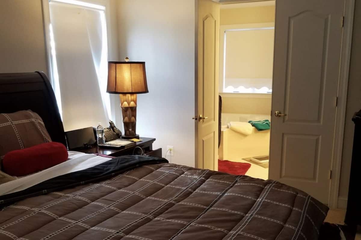 Room, 1 King Bed | Individually decorated, individually furnished, desk, iron/ironing board
