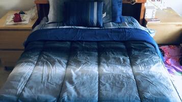 Room, 2 Single Beds | Individually decorated, individually furnished, desk, iron/ironing board