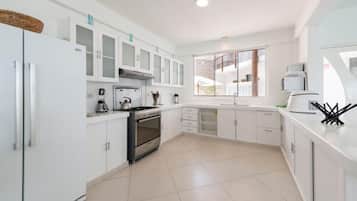 Family Apartment, 3 Bedrooms, Non Smoking, Beach View (1) | Private kitchen | Full-sized fridge, microwave, oven, stovetop